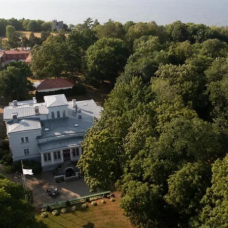Manor Hotel 3*