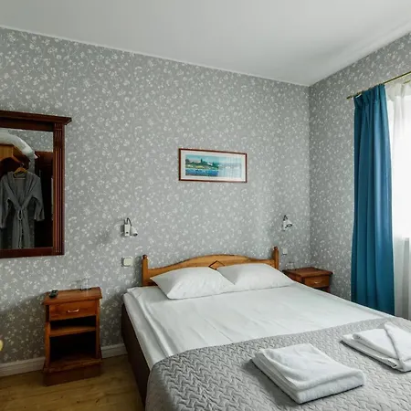 Отель Manor 3*