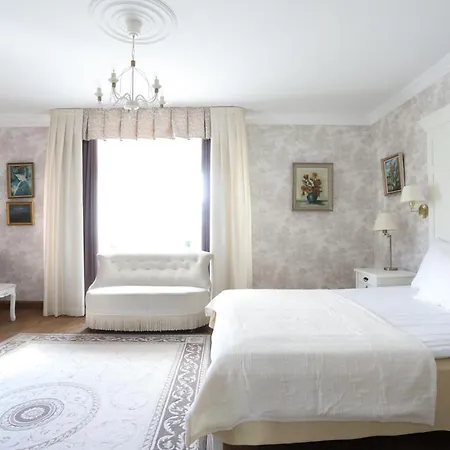 Manor Hotell 3*